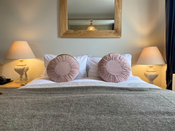 mango room bed at No.22 B&B in Barnstaple