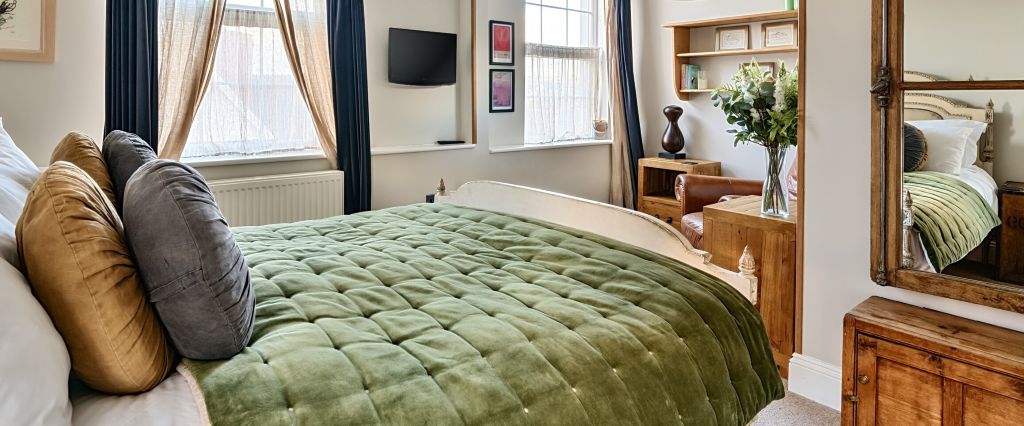 No.22 B&B Barnsaple, Grey Monkey suite